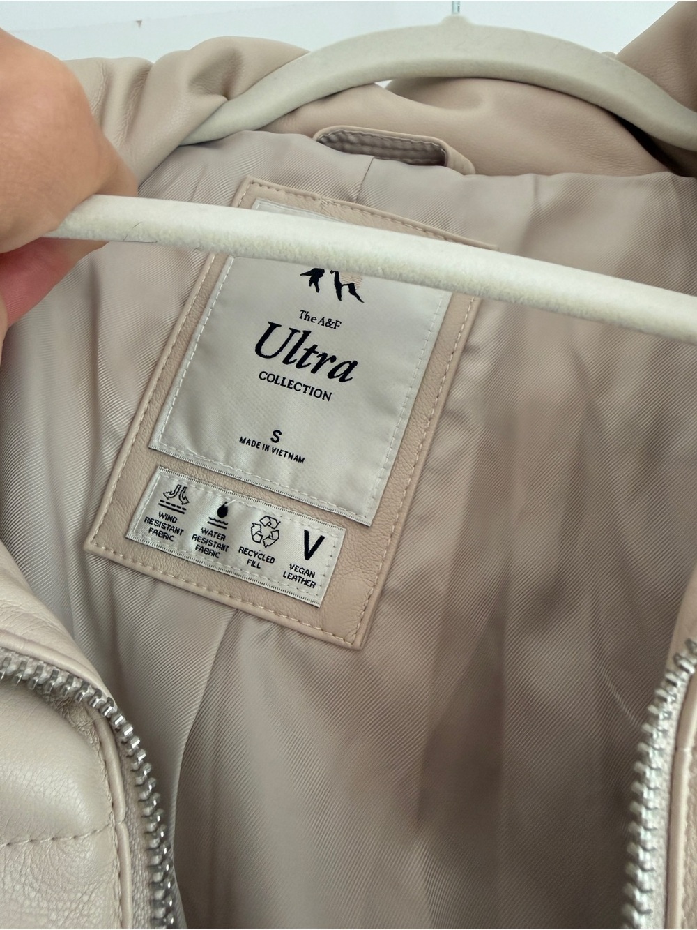 Abercrombie Ultra Puffer - Picture 3 of 3